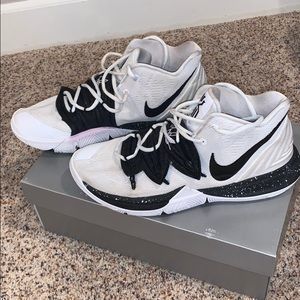 Kyrie 5 Men’s basketball shoes size 9.5